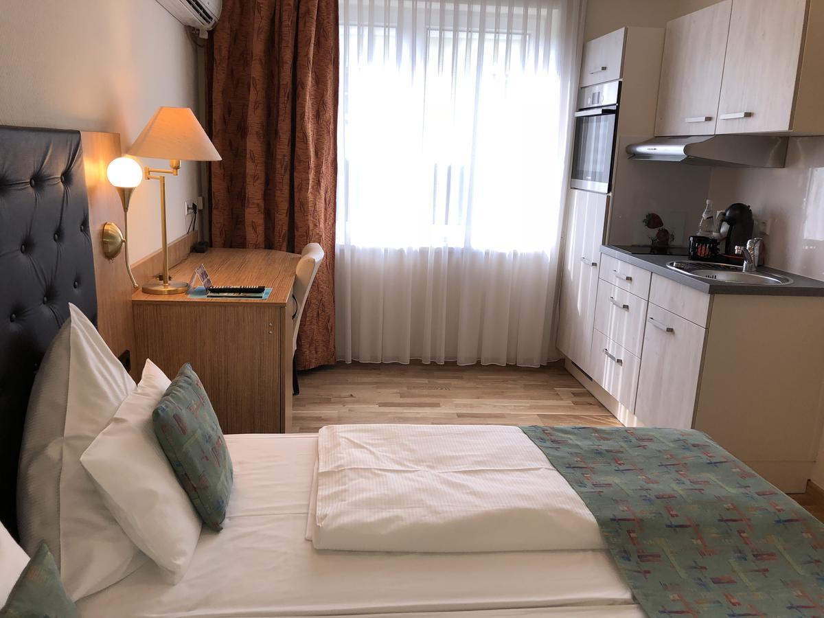 Aparthotel Guzulka & Restaurant Берлін Екстер'єр фото