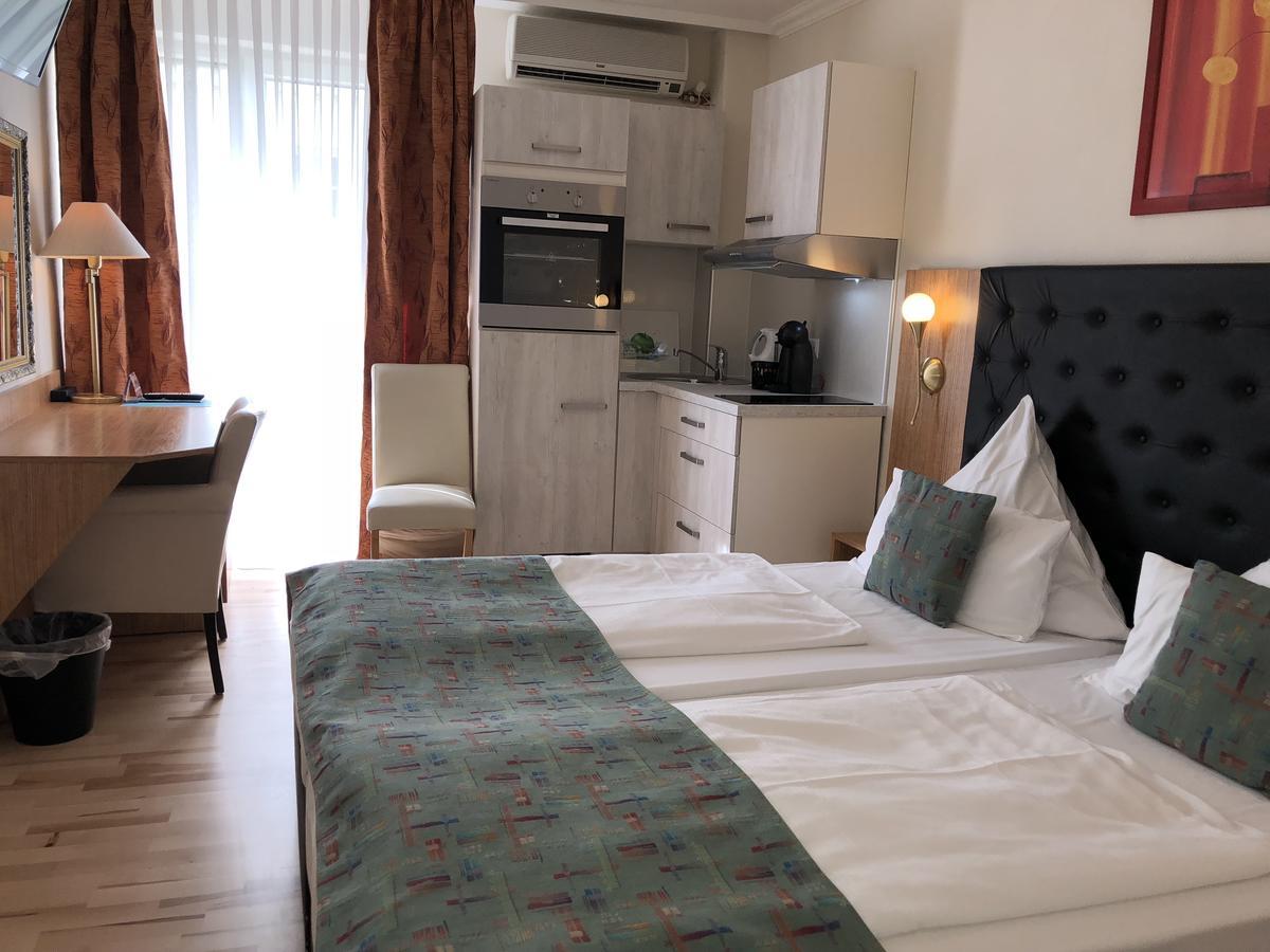 Aparthotel Guzulka & Restaurant Берлін Екстер'єр фото